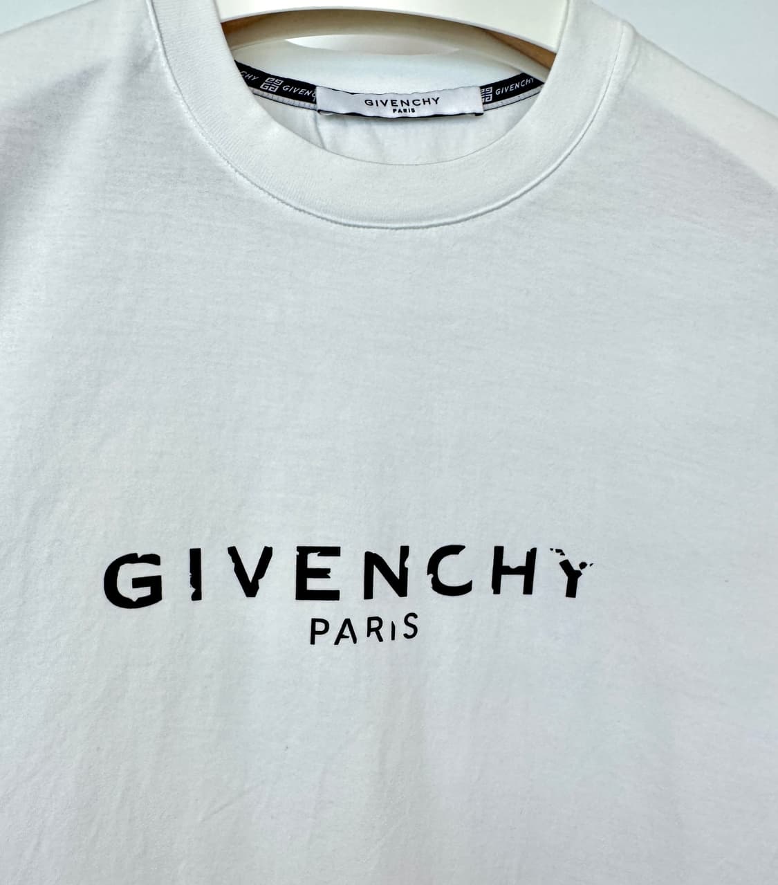 GIVENCHY 지방시 크랙 로고 오버사이즈 화이트 반팔 티셔츠 XS 상품이미지3