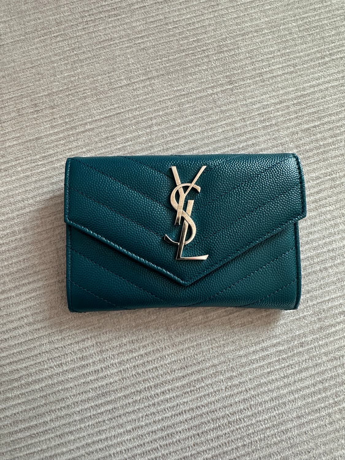 생로랑 퀄팅 금장 반지갑 짙은 청록색 상품이미지4