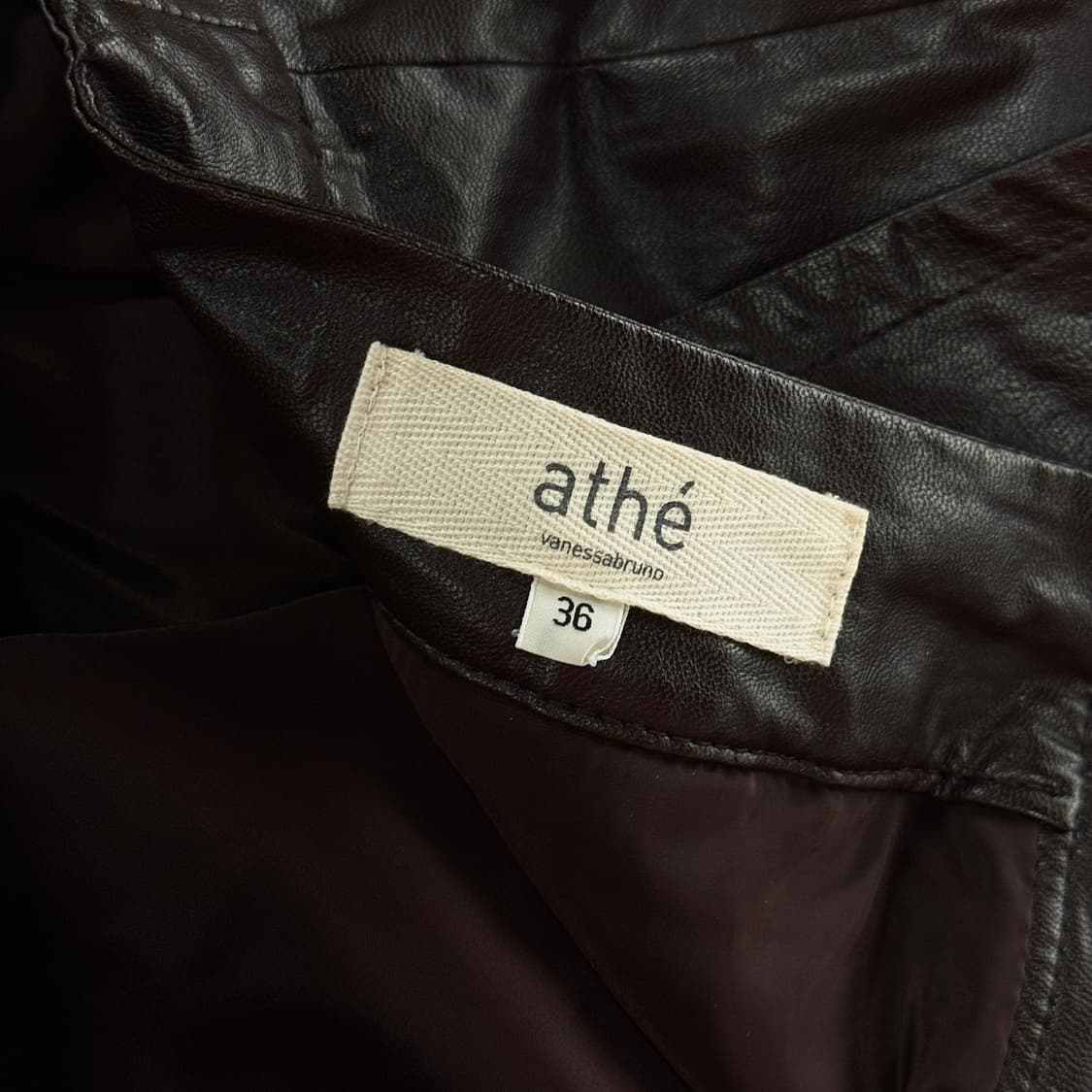 바네사브루노 아떼 슬릿 페이크 레더 스커트 상품이미지3