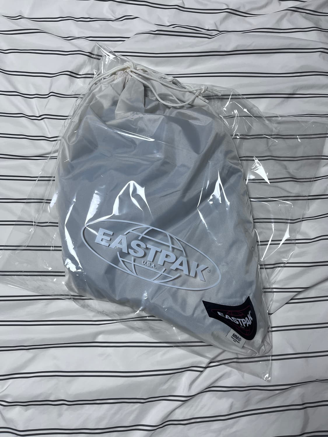 [새상품] MM6 메종 마르지엘라 x 이스트팩 드리핑 패커 백팩 그린 상품이미지2