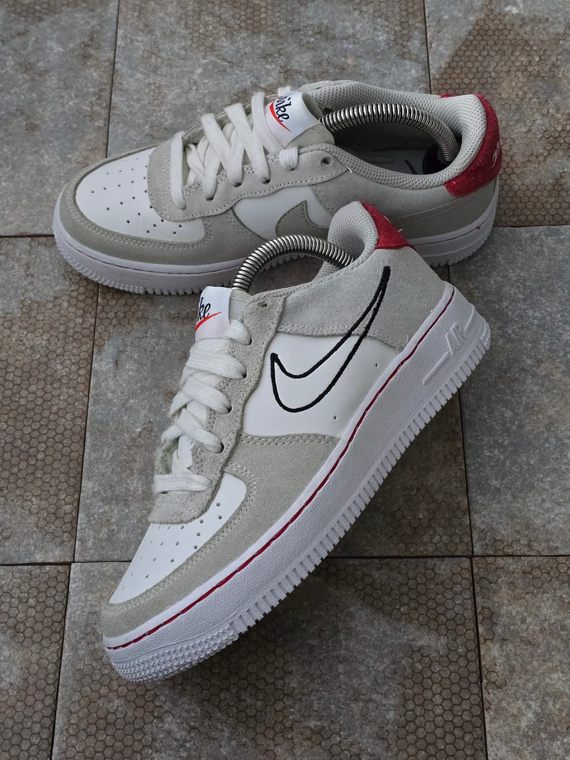 (230)나이키 에어포스 1 lv8 s50 라이트 스톤 상품이미지3