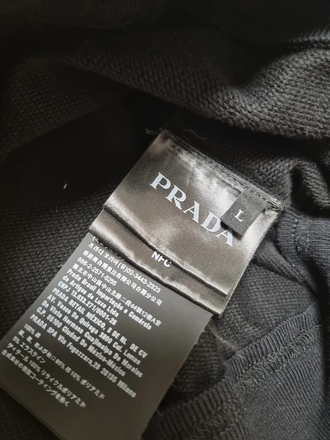 프라다 밀라노 블랙 맨투맨  상품이미지3
