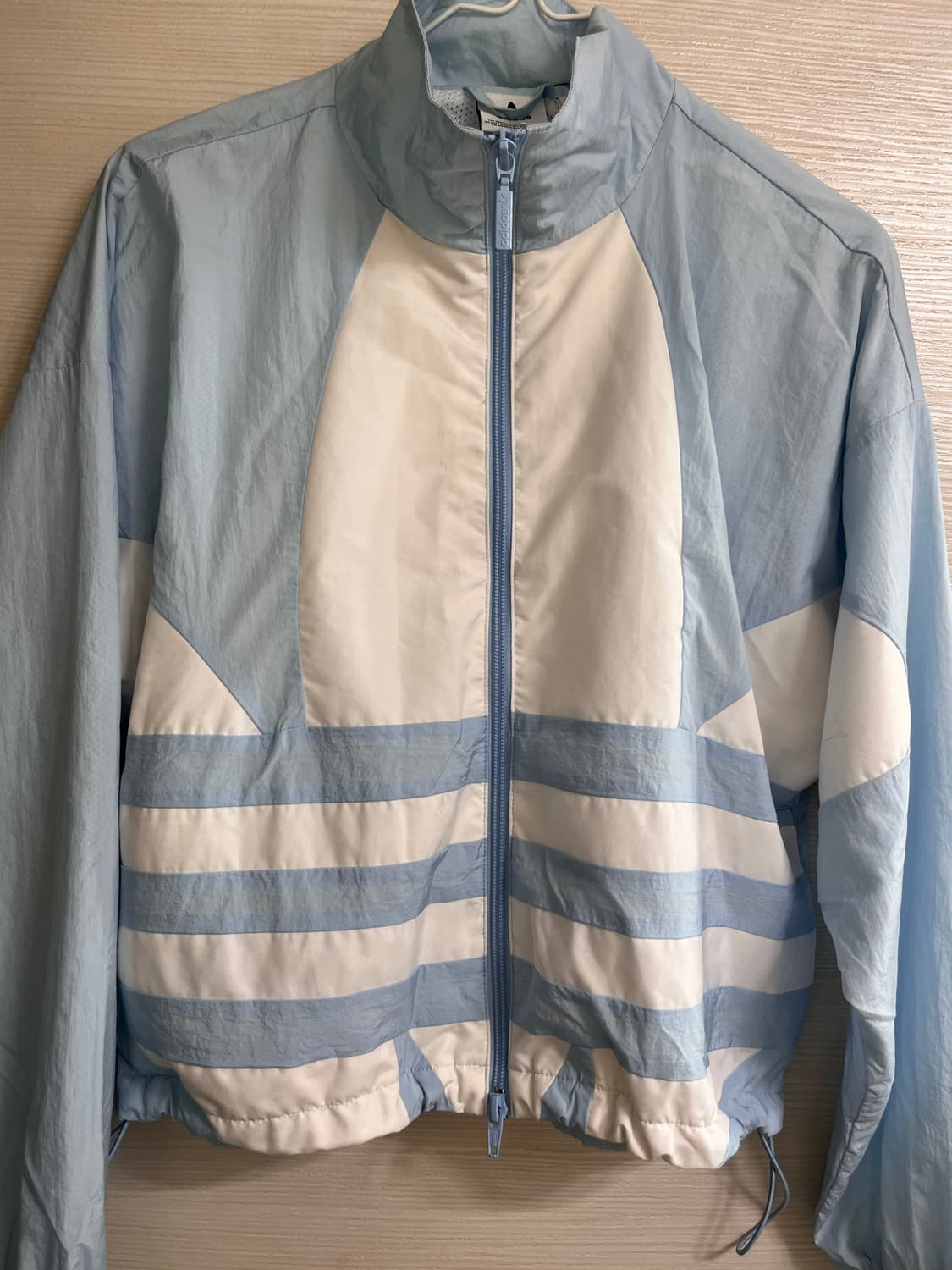 아디다스 크롭 바람막이 상품이미지1