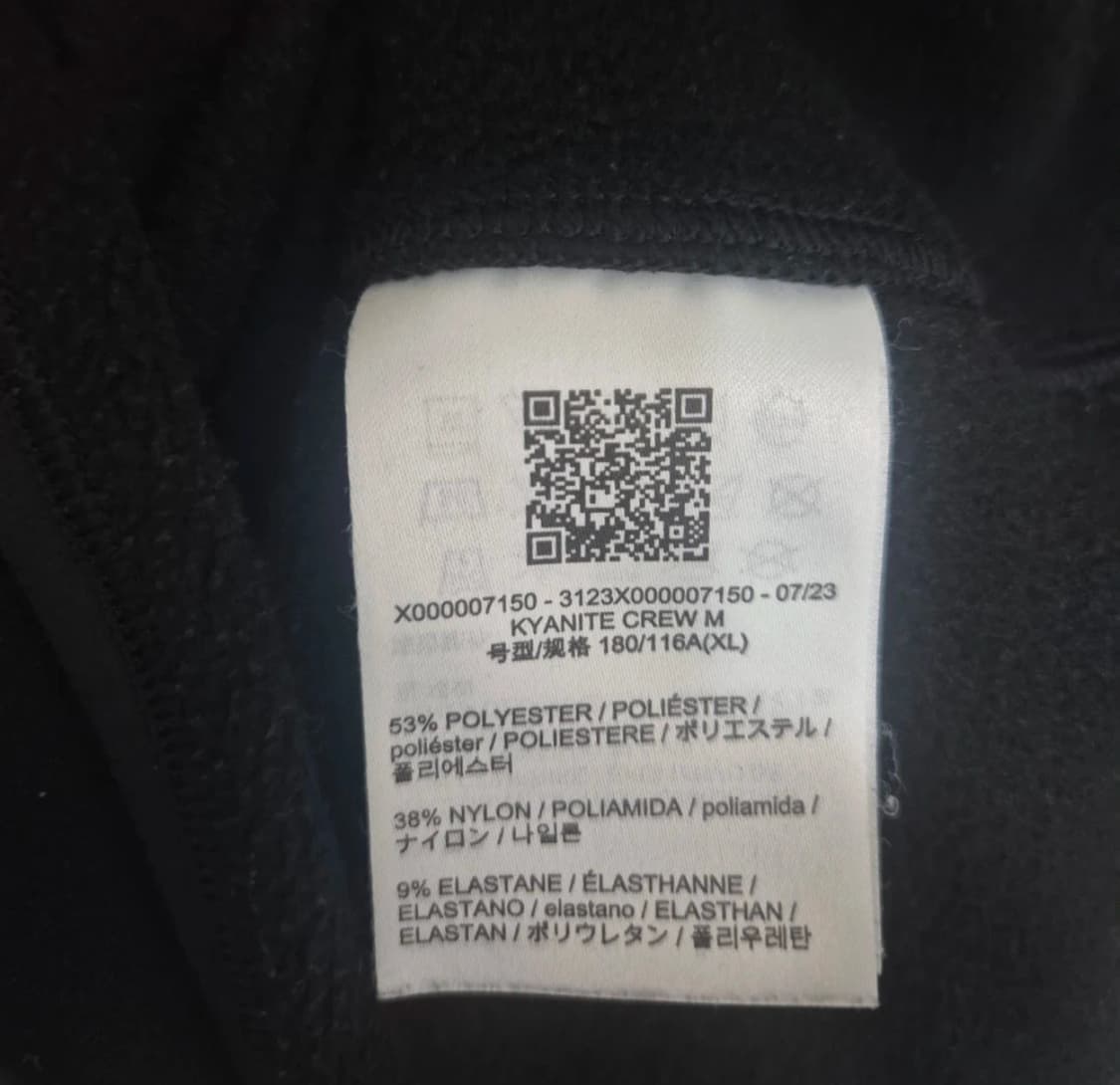 아크테릭스 카이어나이트 블랙 색상 XL사이즈입니다. 가슴 쪽에 지퍼가 달 상품이미지3