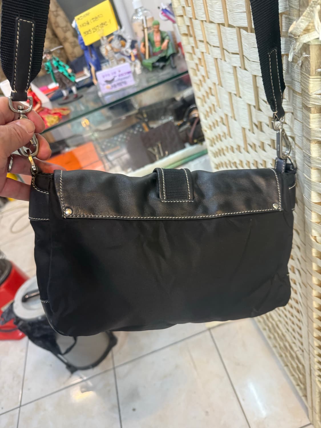 정품 프라다 포코노 레더 크로스백 팝니다 상품이미지3