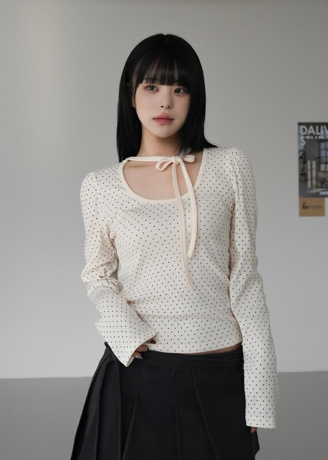 바이너리원 플리노 리본 도트티셔츠 (크림) 상품이미지1
