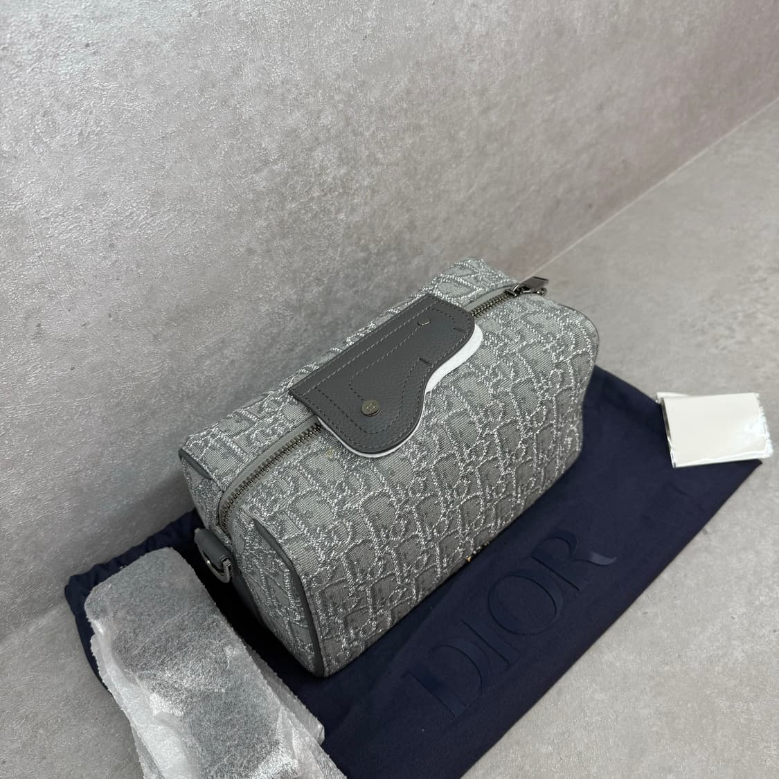 [한정판/새상품급] 상품명 : 디올 링고 22 크로스백 루테늄 상품이미지4