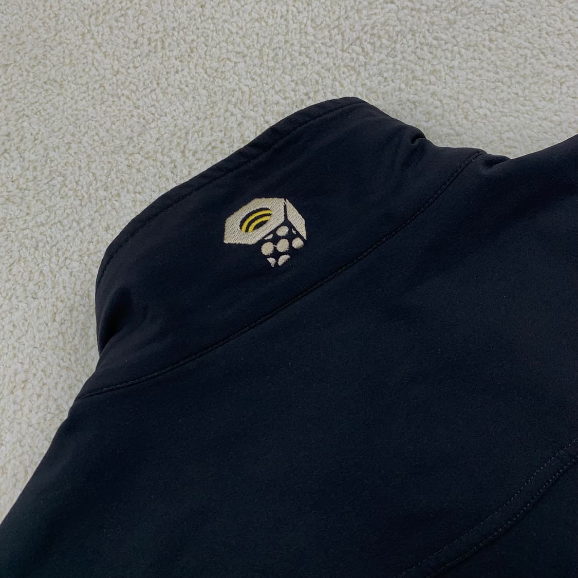 마운틴 하드웨어 자수로고 나일론셀 집업 베스트 블랙 상품이미지4