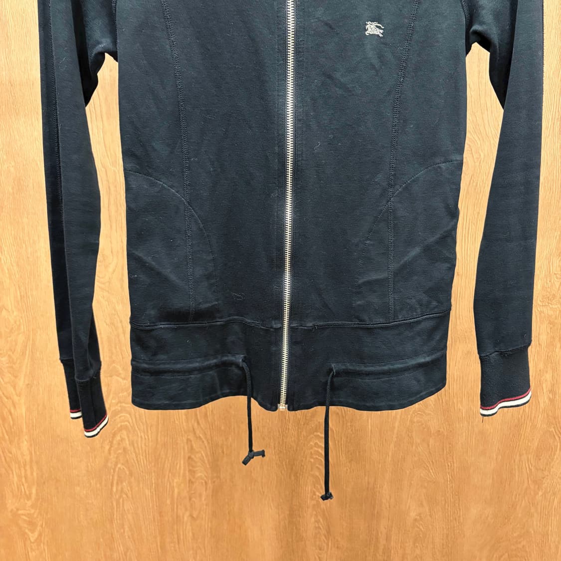 버버리 블루 라벨 하이넥 집업 스웻 자켓 로고 자수 스트링 디테일 블랙 상품이미지5