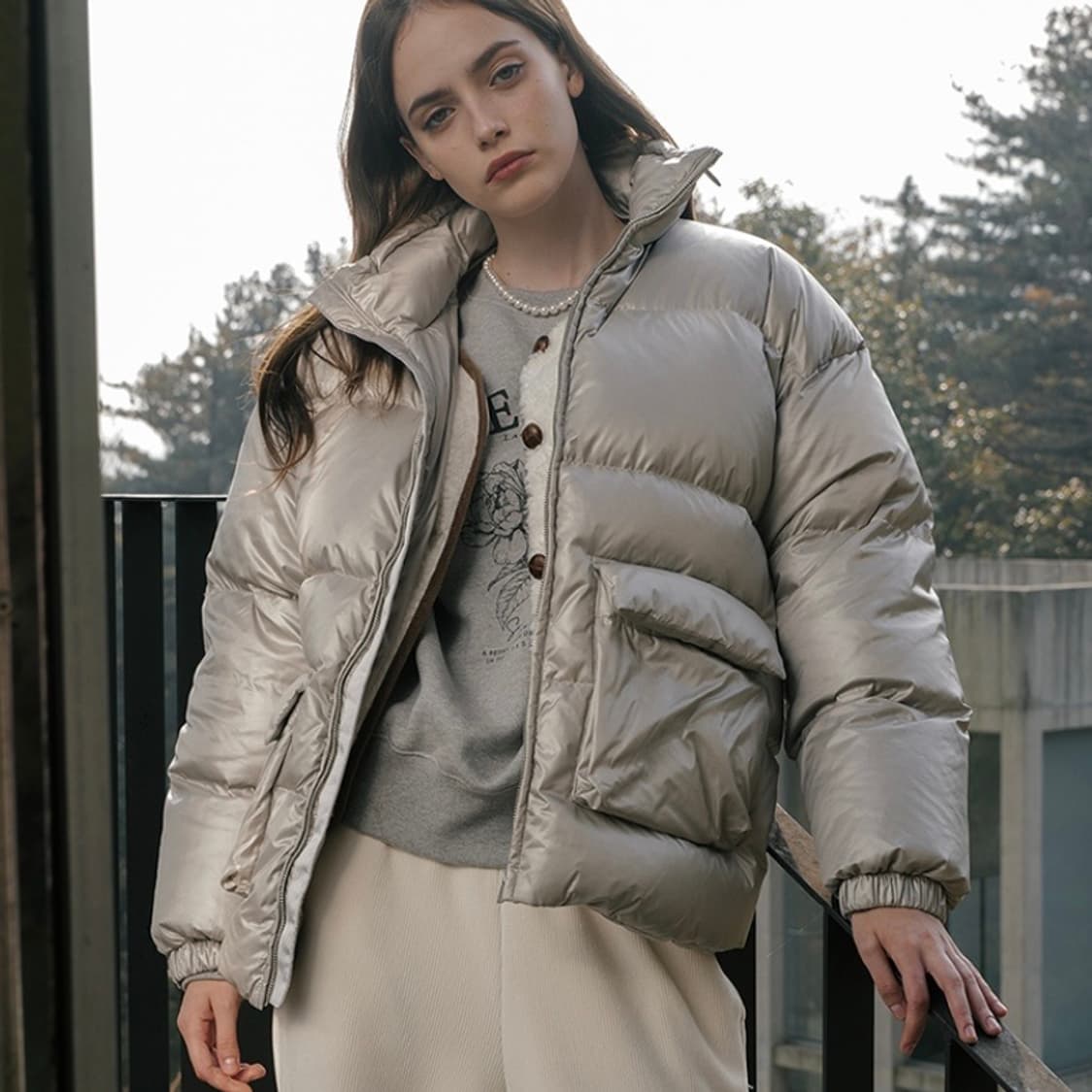 시야쥬 덕다운 글로시 하프패딩 실버그레이컬러 상품이미지2