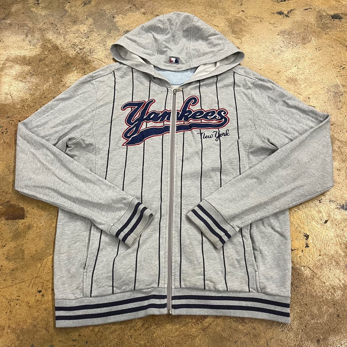 엠엘비 양키스 그레이 스트라이프 후드집업  상품이미지2