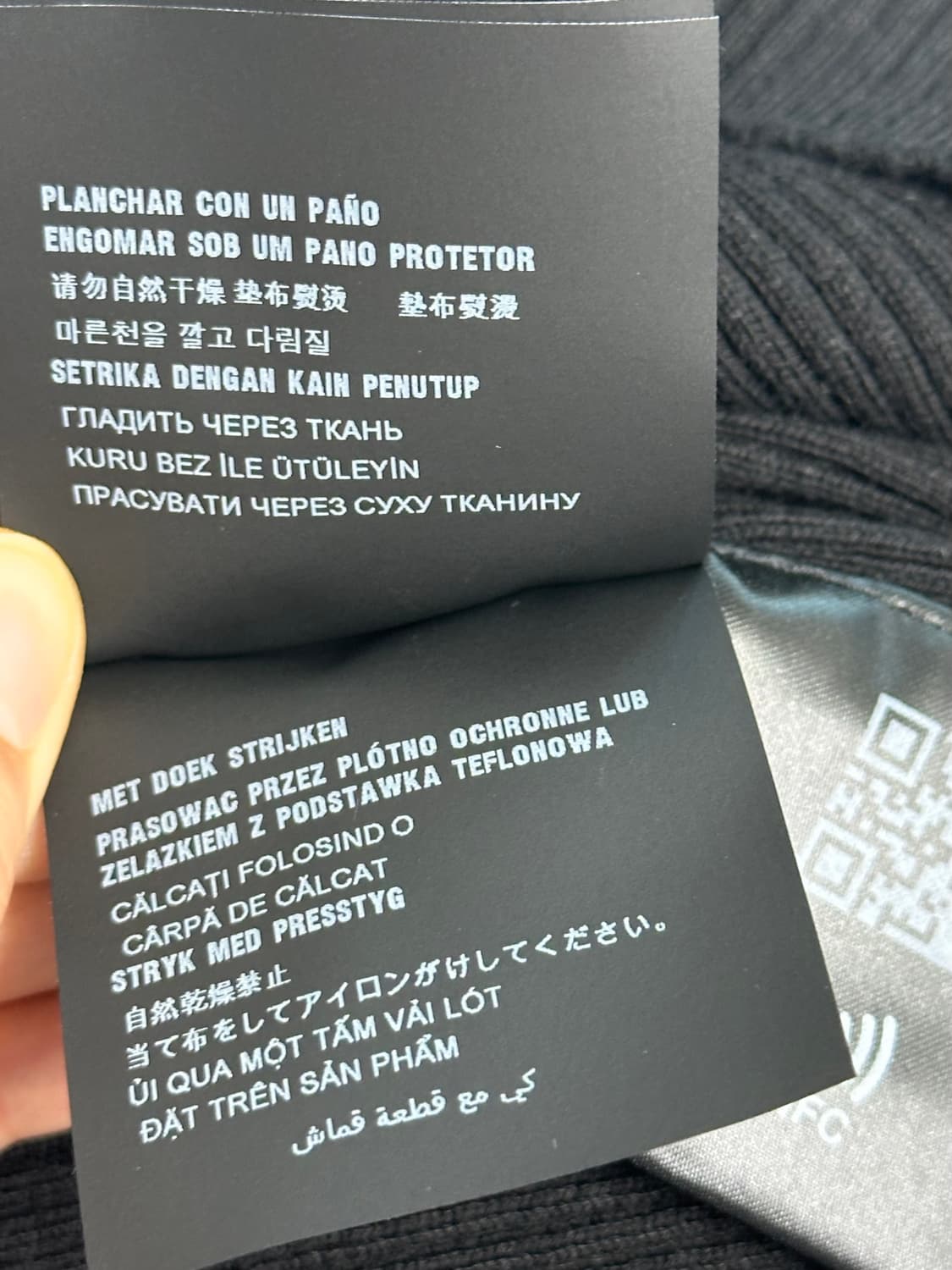 프라다 터틀넥 골지 심플 블랙 니트 상품이미지10