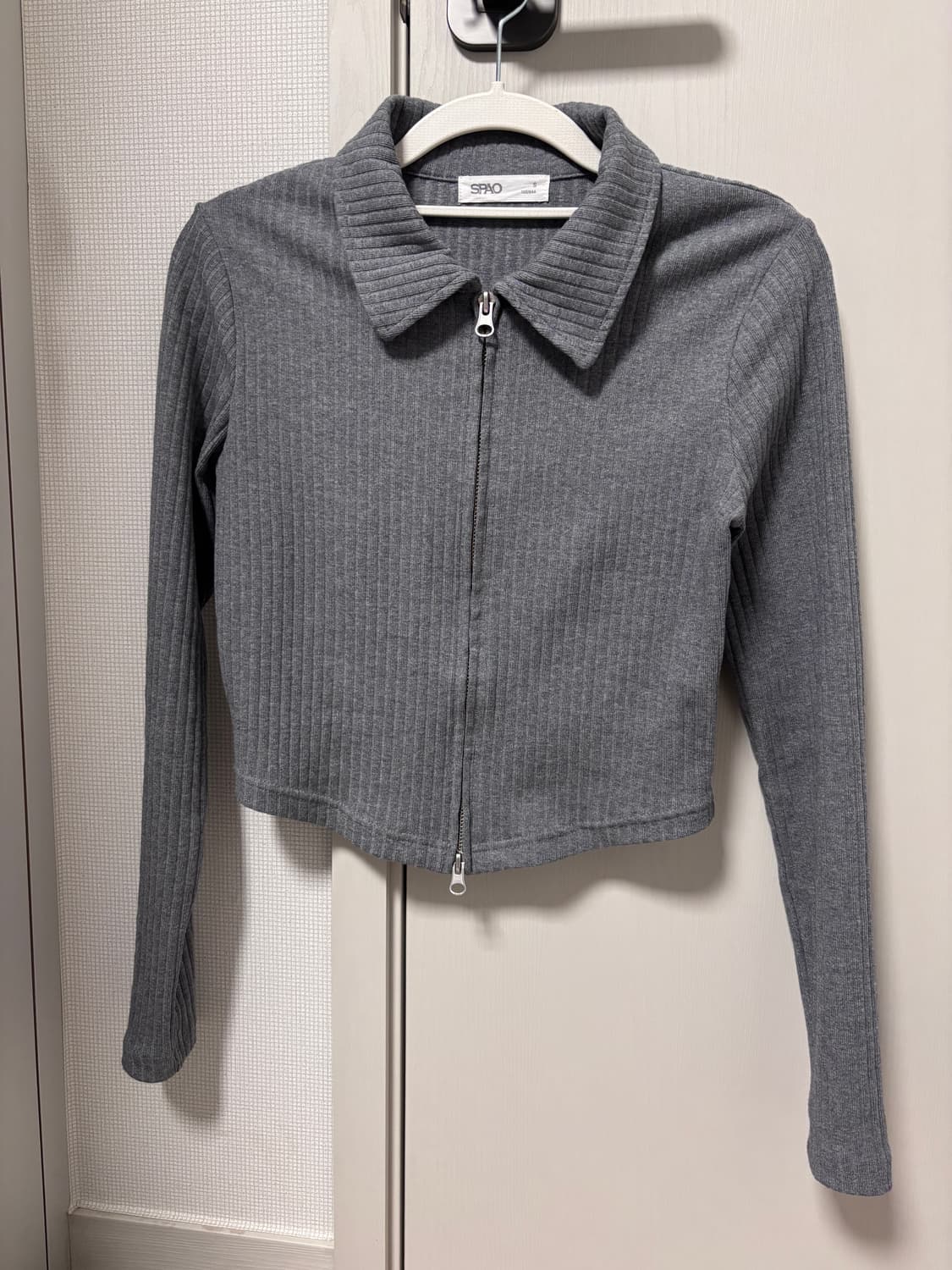 스파오 투웨이 크롭 집업 가디건 상품이미지1