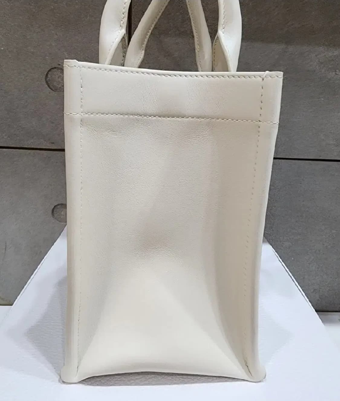 디올 북토트 스몰백 레더 라떼 25.06월 +이너백 상품이미지3