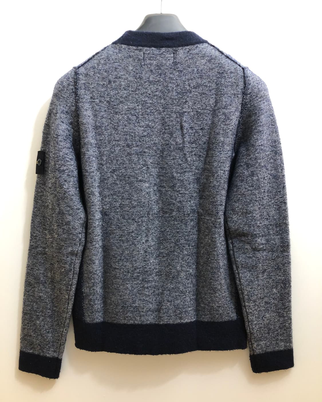 [S] 스톤아일랜드 11주년 와펜 크루넥 배색 니트 네이비 상품이미지2