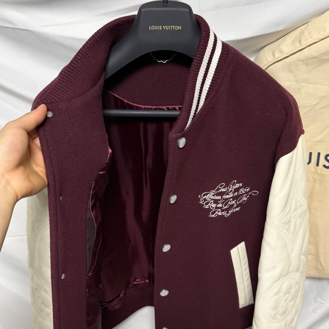 [S+급/52] 루이비통 엠브로이더드 바시티자켓 버건디 상품이미지6