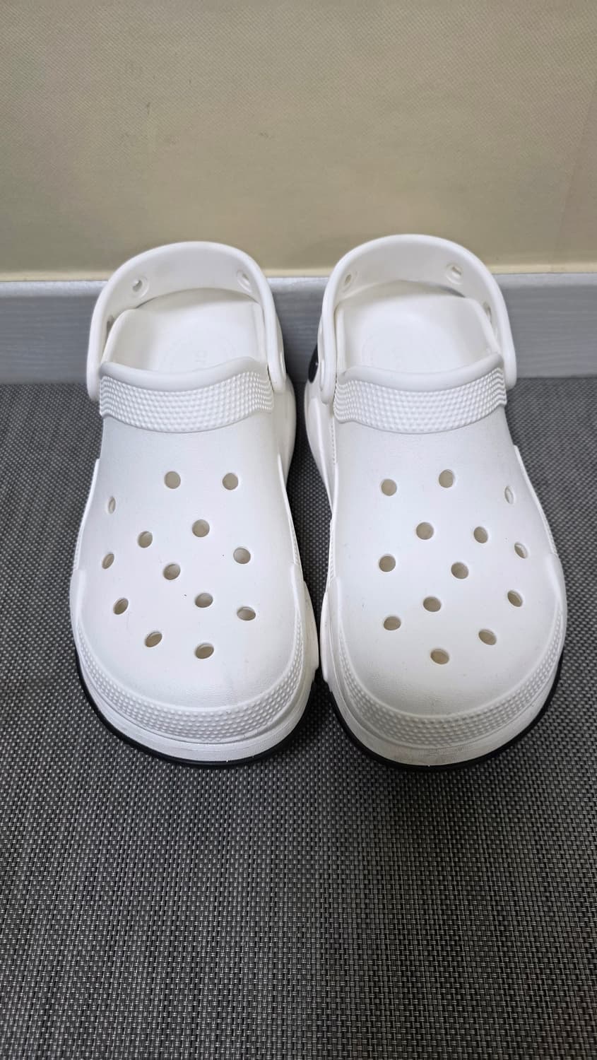 크록스 버블 크러쉬 클로그 화이트 260 상품이미지3