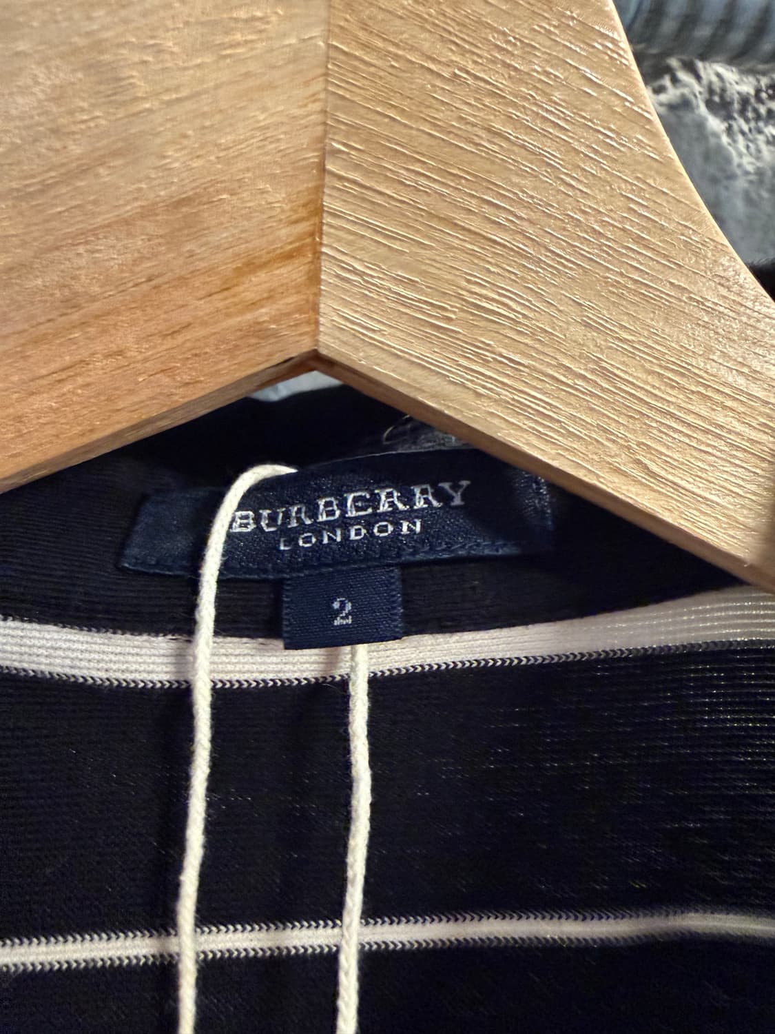 2 버버리BURBERRY 런던 스트라이프 반팔 집업 카라티 블랙 상품이미지5