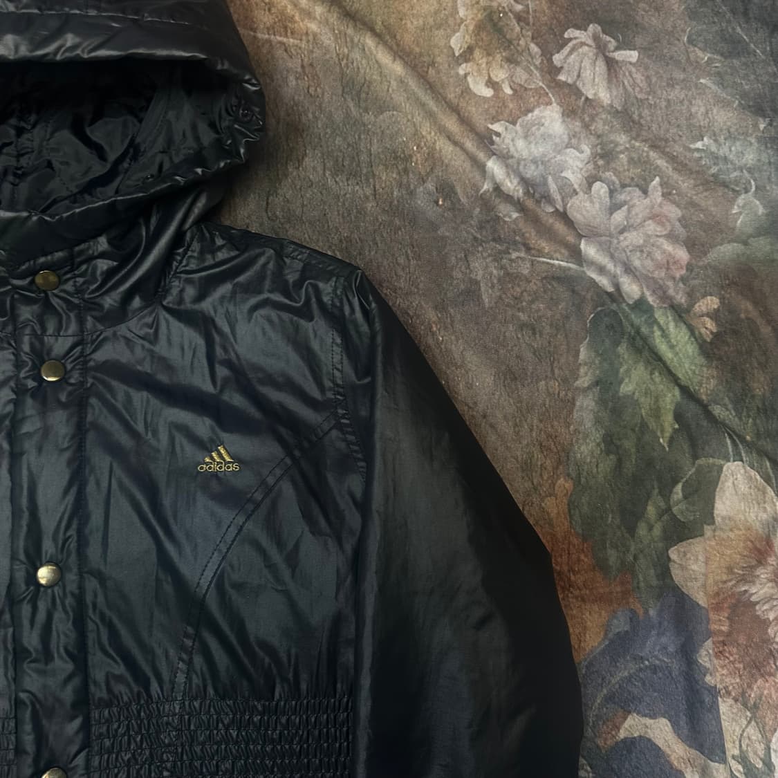 아디다스 금빛 사이드라인 퍼포먼스로고 블랙후드점퍼 90 상품이미지2