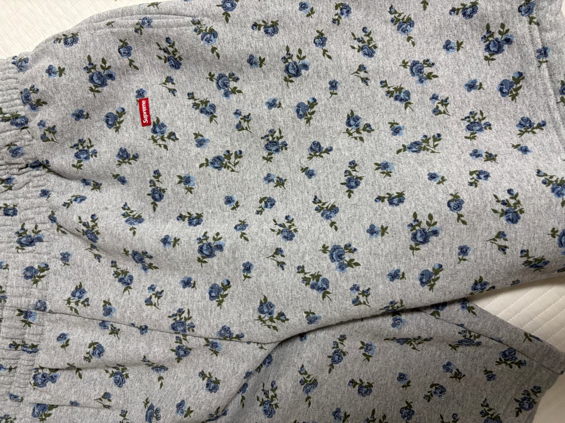 슈프림 플라워 프린트 스웻쇼츠 상품이미지3