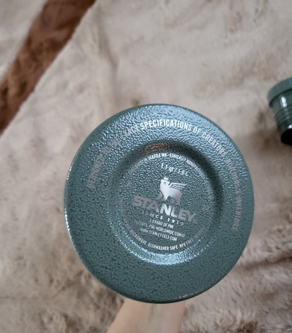 스탠리 x 프라그먼트 콜라보 보온병 1L 상품이미지6