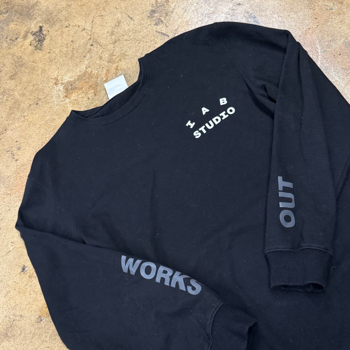 아이앱스튜디오 블랙 긴팔티셔츠 상품이미지1