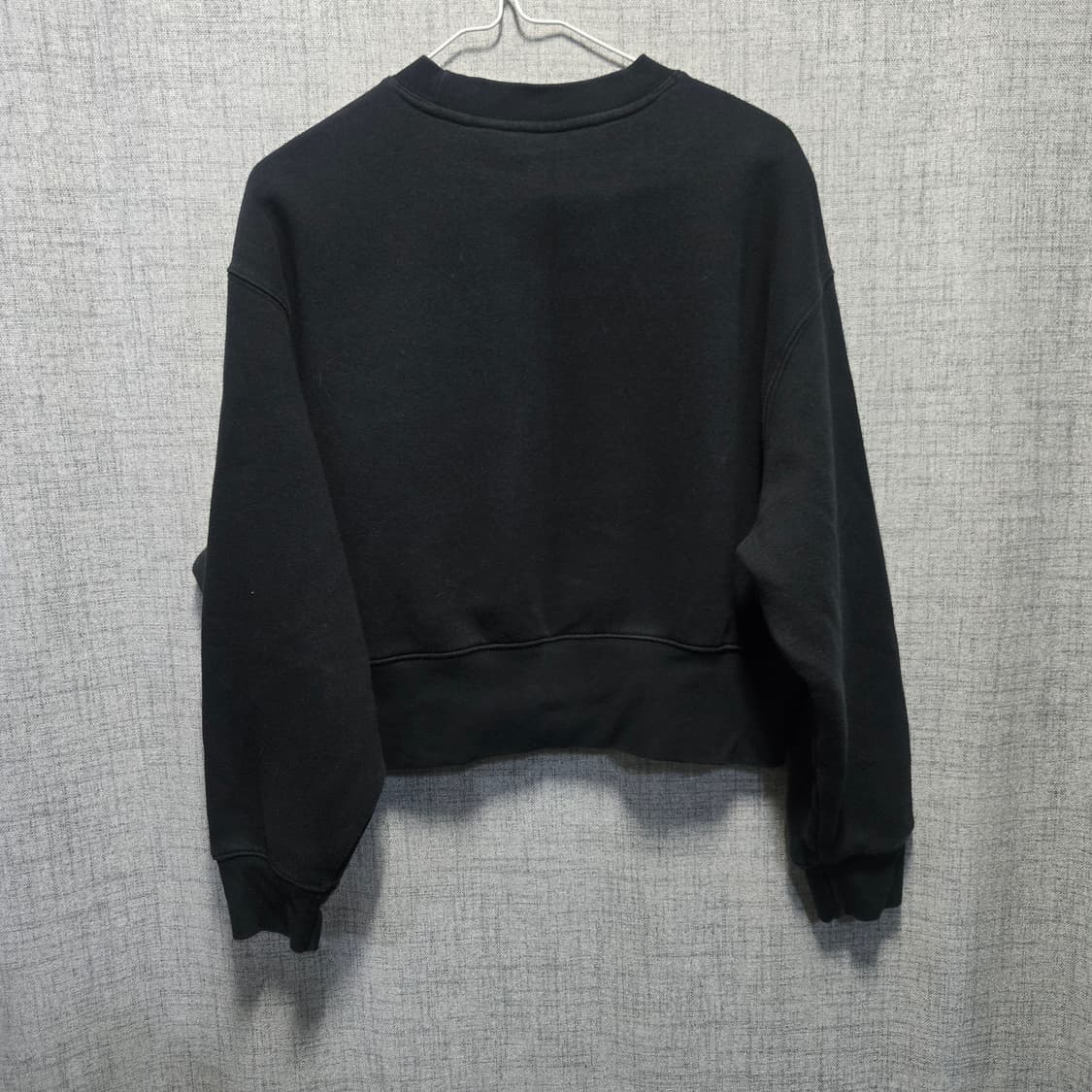 아디다스 에센셜 오버핏 크롭 맨투맨  상품이미지2