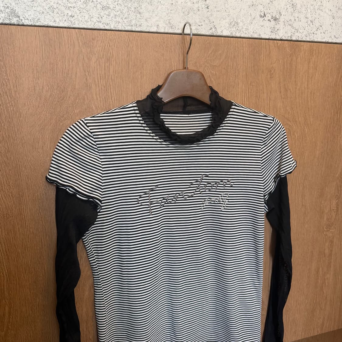 빈티지 하프넥 스트라이프 롱슬리브 티셔츠 메쉬 배색 슬리브 디테일 화이트 상품이미지3