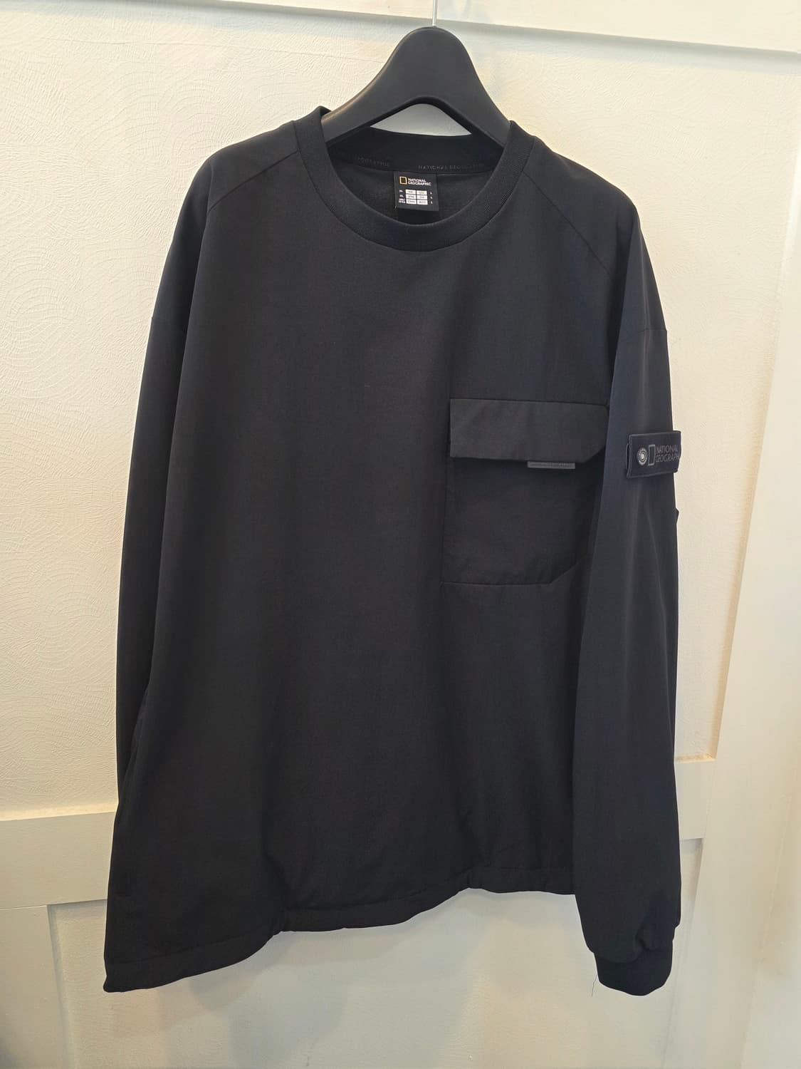 내셔널지오그래픽 블랙 액티브 우븐 맨투맨  바지 셋업 상품이미지2