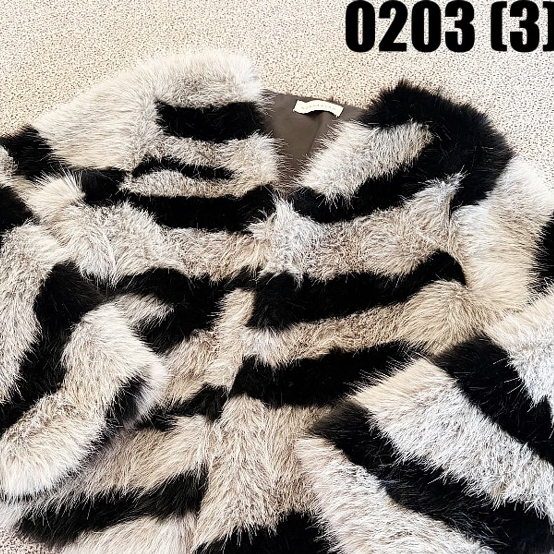 [실측확인] KONHANFAN 여성 지브라패턴 인조 퍼 자켓 상품이미지2