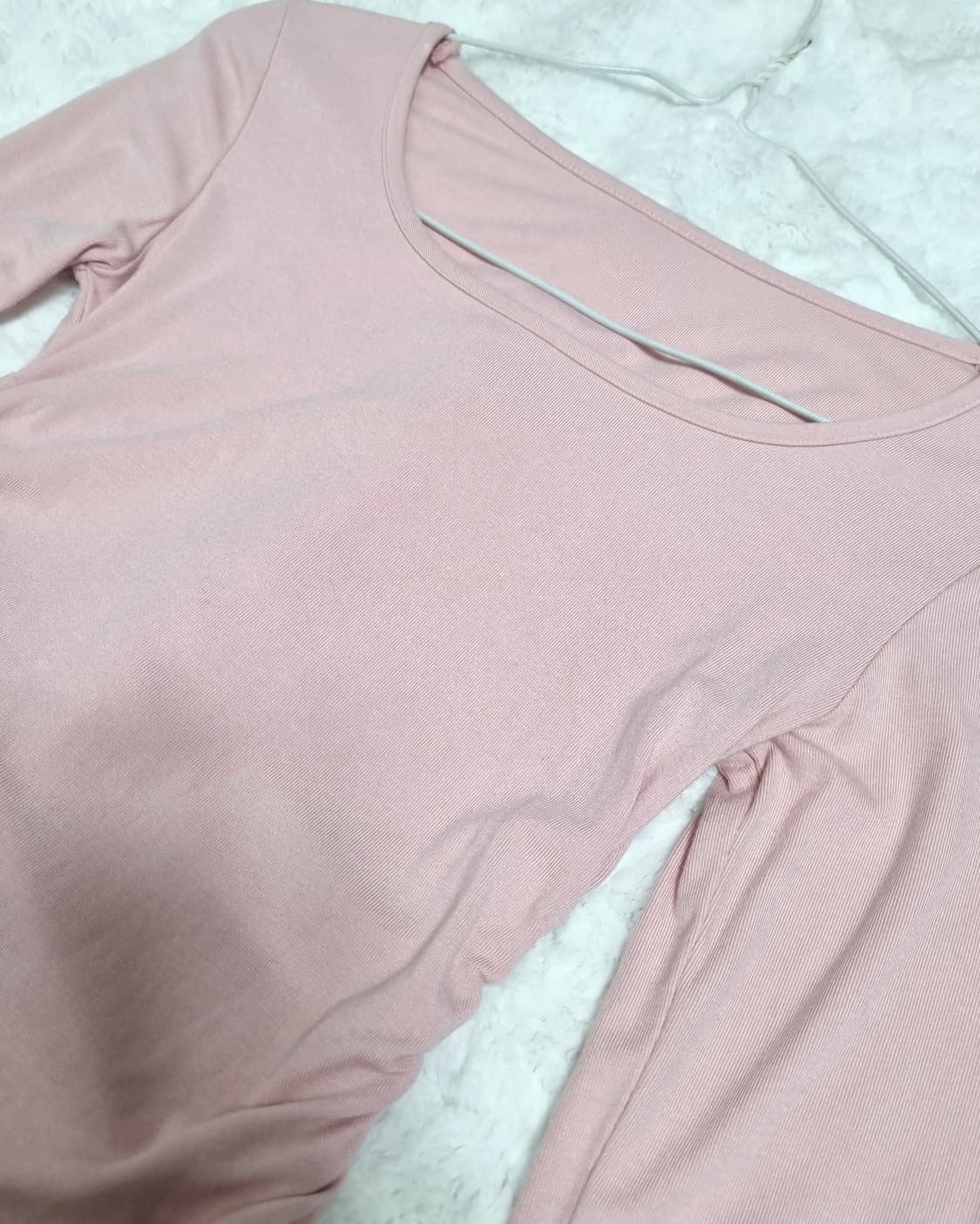 핑크색 셔링 긴팔 크롭티 에이블리 기본템 상품이미지2