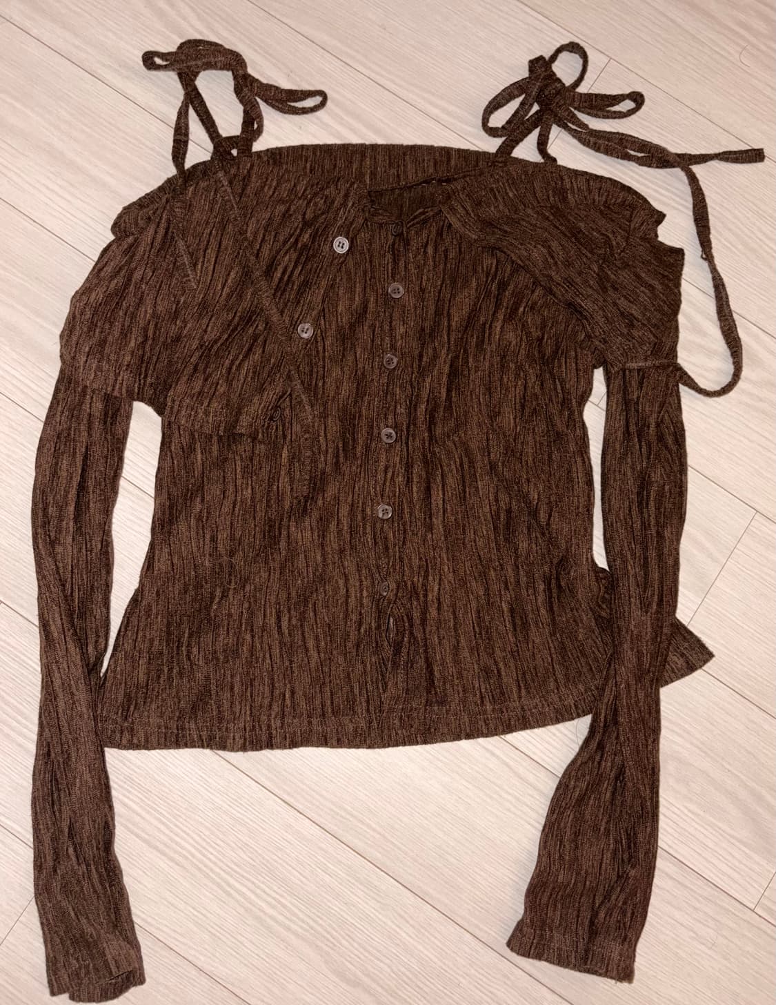 버튼업 오프숄더 티  상품이미지1