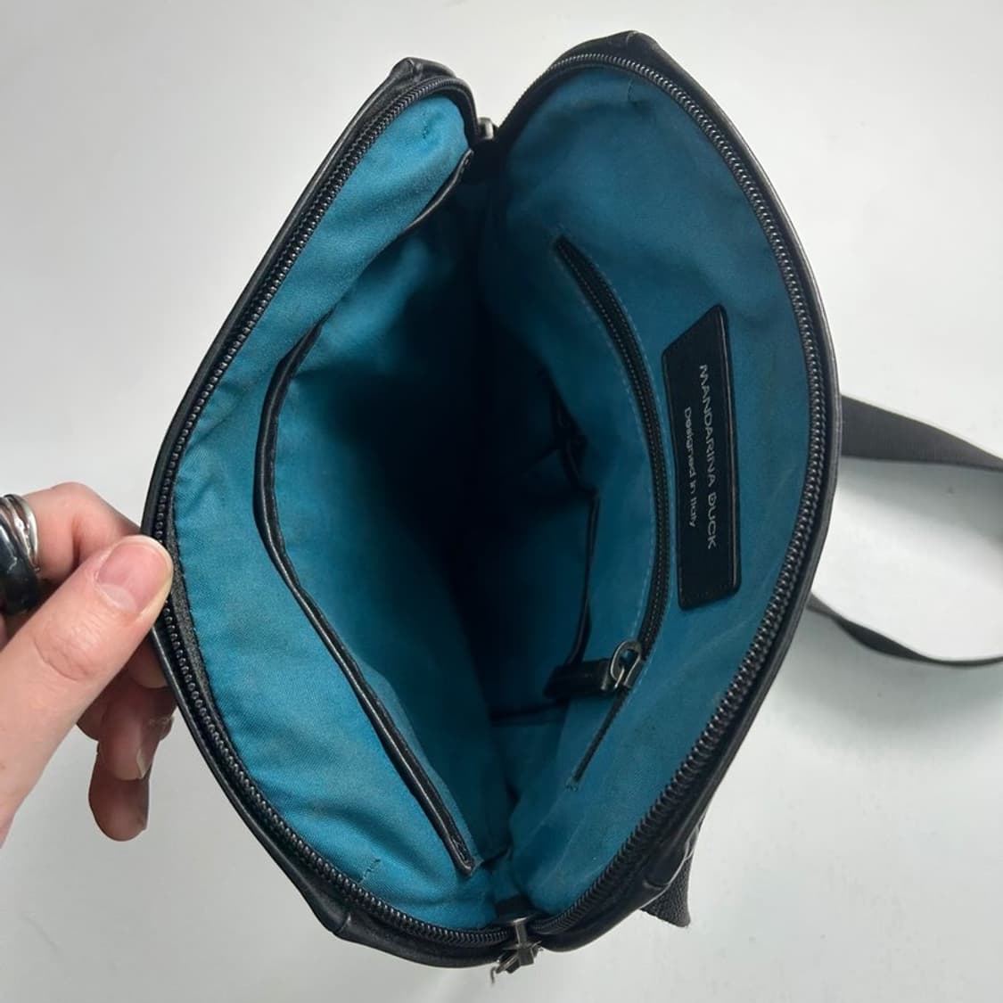 MANDARINA DUCK 레더 크로스백 블랙 상품이미지6