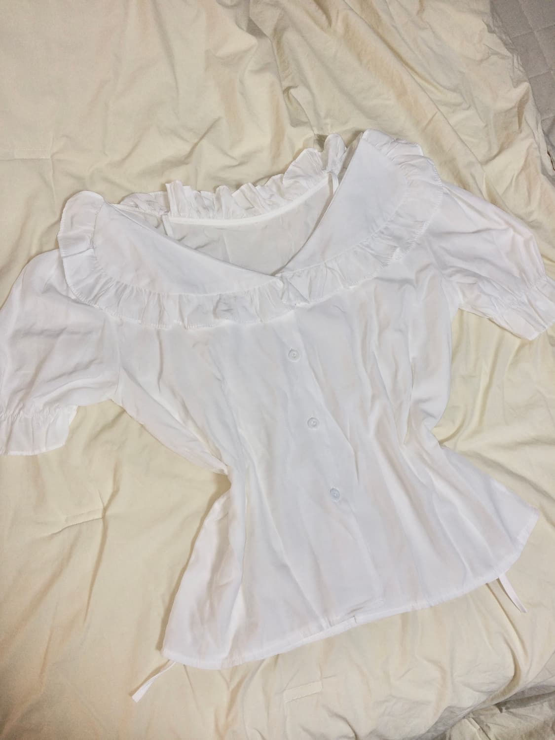 frill V-neck short-sleeved blouse 상품이미지1