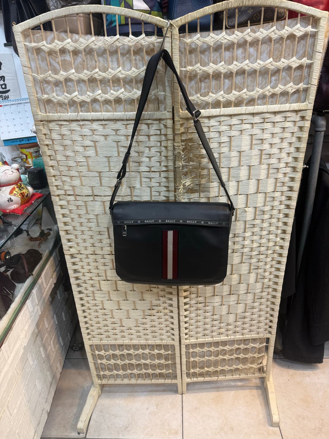 정품 발리 하비 메신저 크로스백 팝니다 상품이미지1