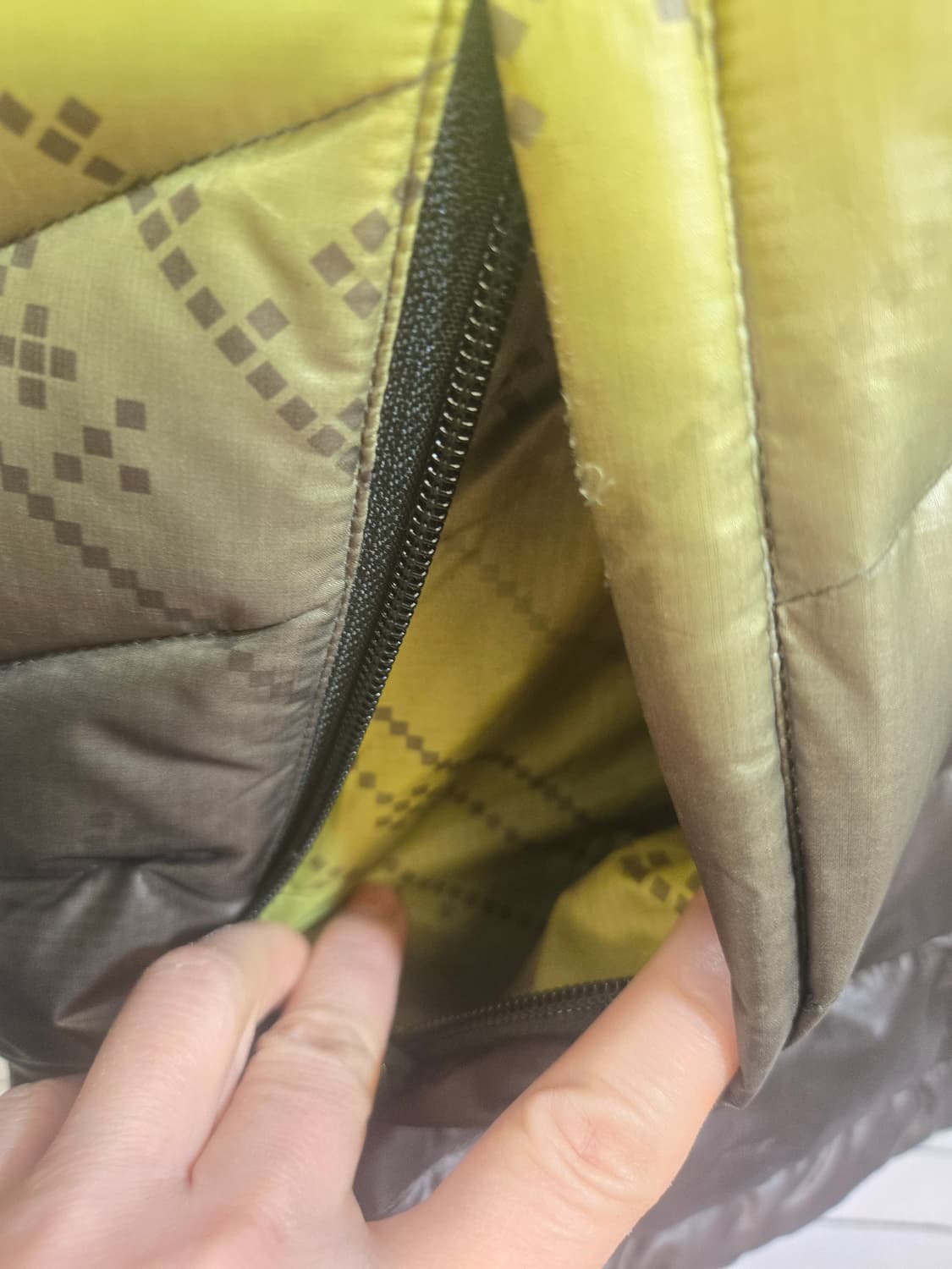 컬럼비아 구스다운 경량 패딩 M 옐로우 그라데이션 상품이미지5