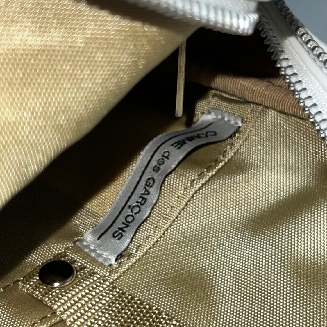 꼼데가르송 크로스백 화이트 상품이미지5