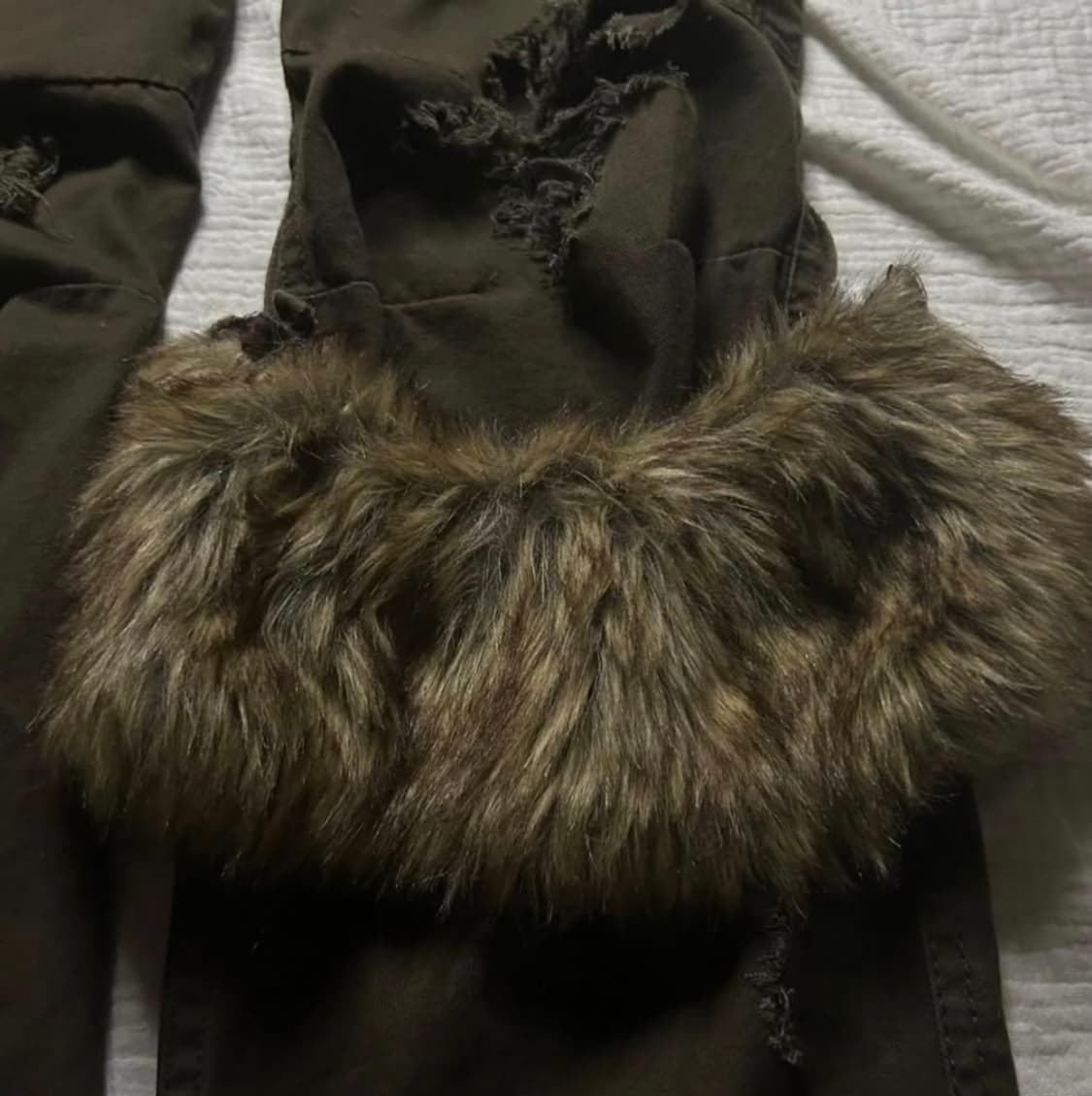 “G.O.A” real fur cargo pants 상품이미지3