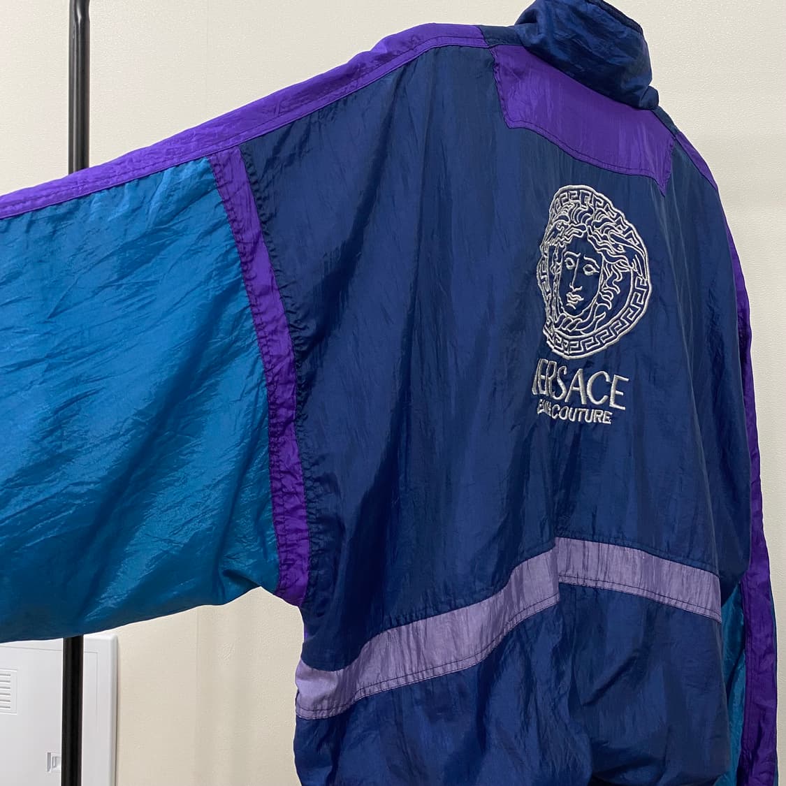 베르사체 진스 꾸띄르 올드스쿨 바람막이 자켓 상품이미지7