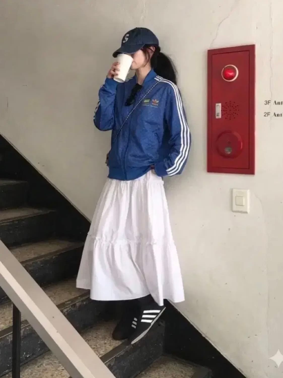 아디다스 퍼렐 윌리엄스 블루 도트 트랙탑  상품이미지1