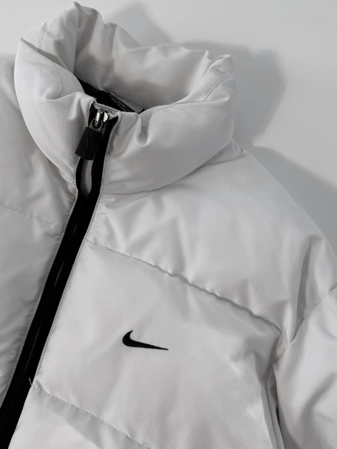 나이키 00‘s 루즈핏 화이트 덕다운 푸퍼 패딩  뉴챔프 상품이미지4