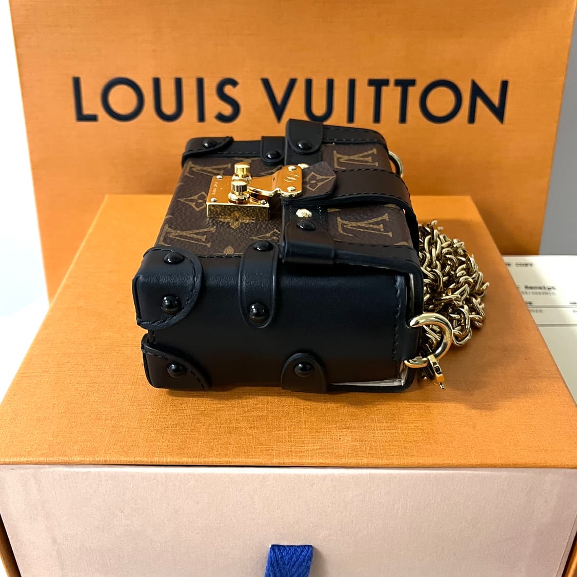 [S+급/정품] 루이비통 에센셜 트렁크 모노그램 체인 크로스백 가방 상품이미지9