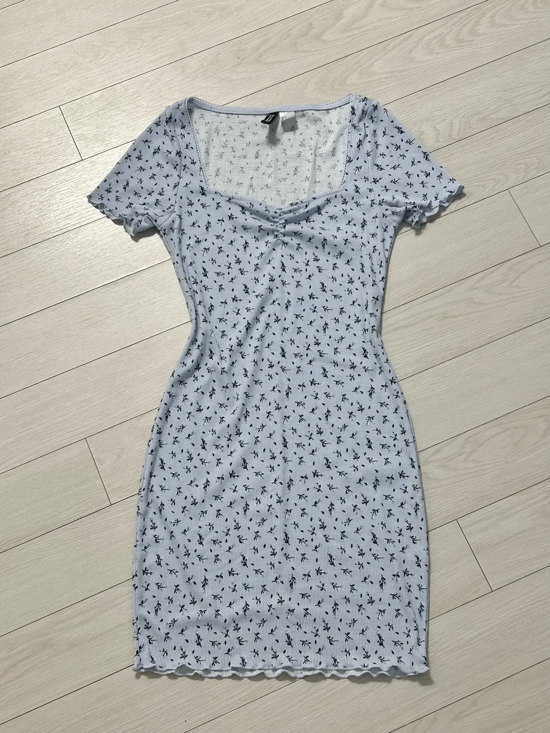 H&M 잔꽃무늬 베이비 블루 반팔 원피스 상품이미지1