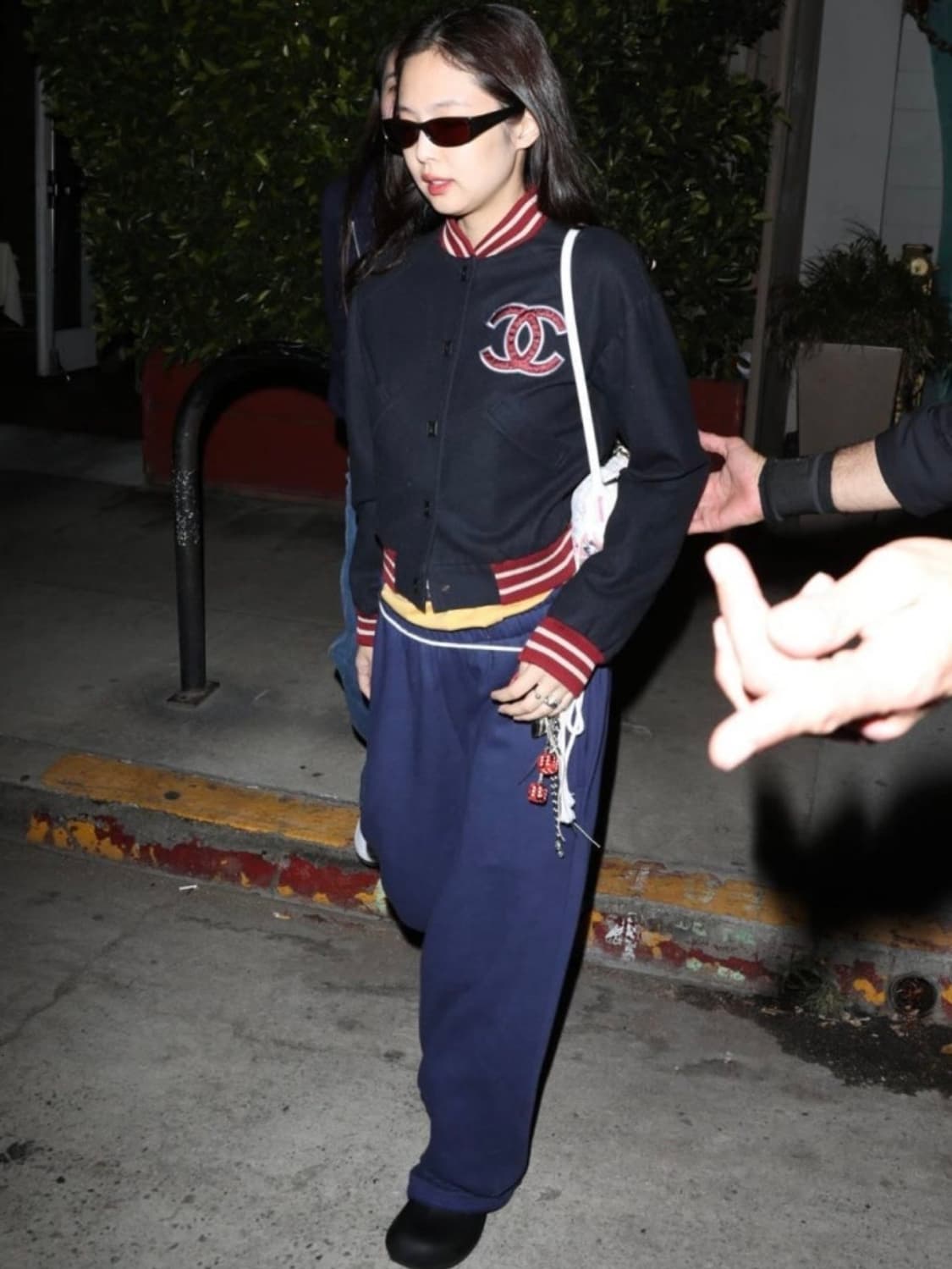 제니착용) 어텐즈 네이비 베이직 스웻팬츠 상품이미지1