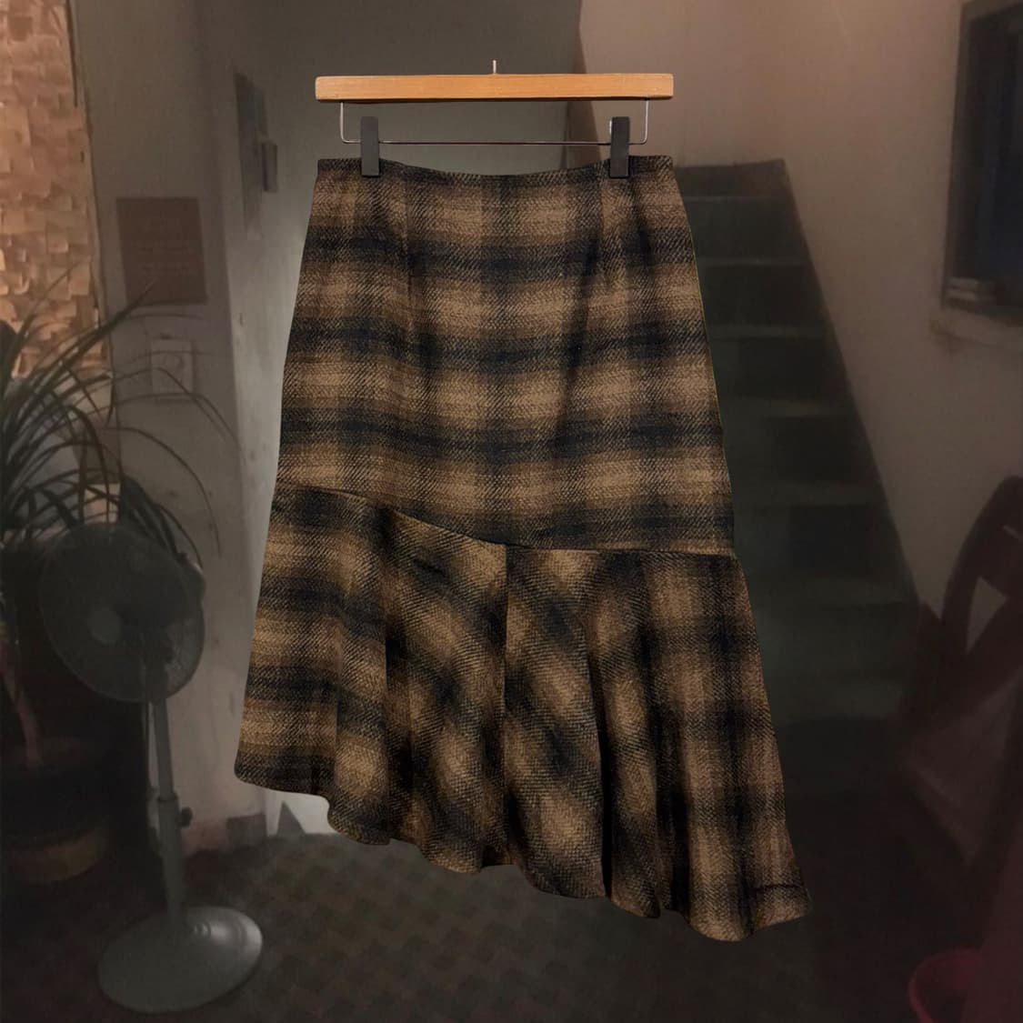 GU 일본 빈티지 브라운 체크 언발 울혼방 미디 스커트 상품이미지2