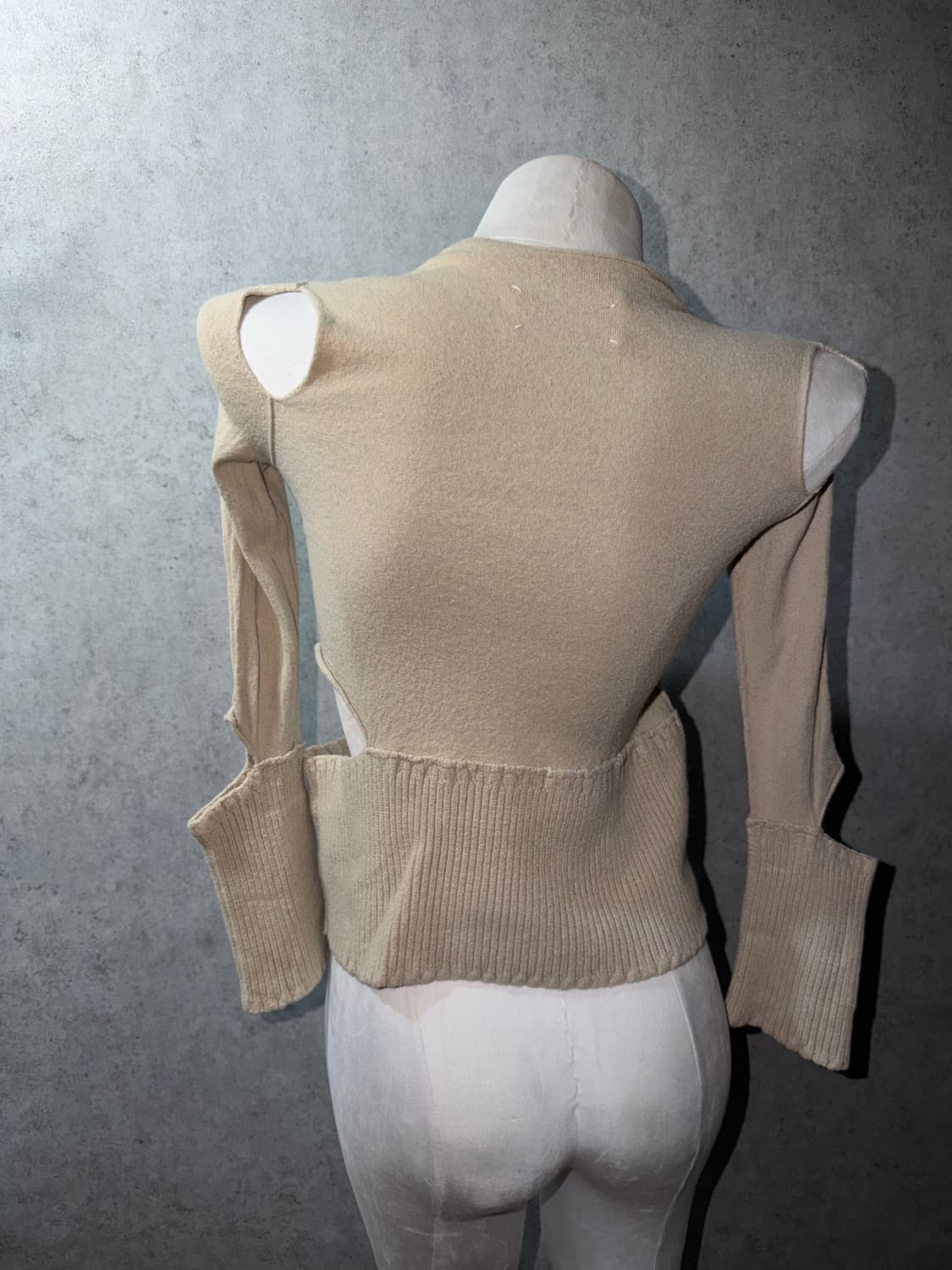 마르지엘라 컷아웃 스티치 니트 상품이미지8