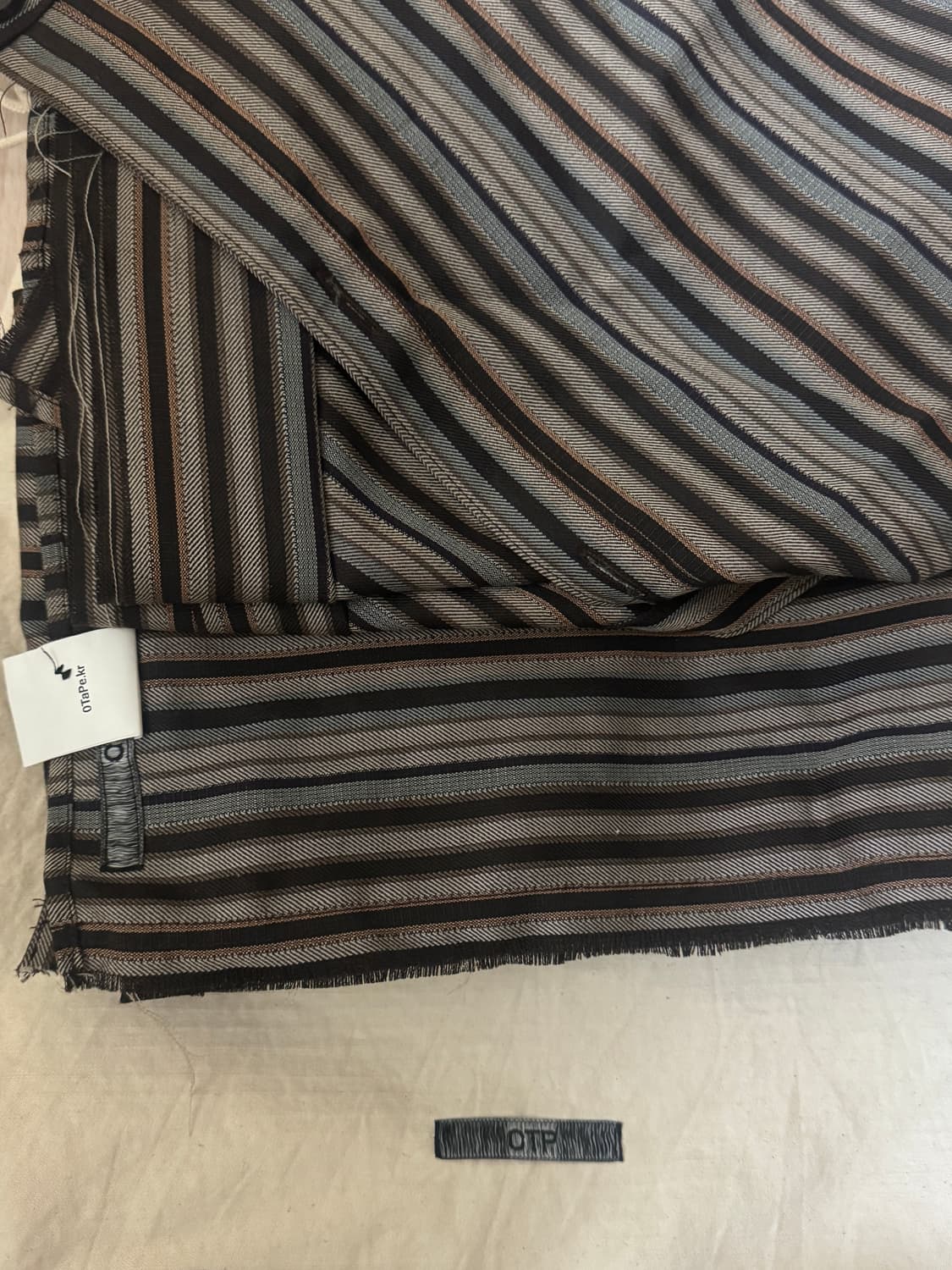 0tape STRIPE BUTTON WRAP SKIRT-BROWN 상품이미지4