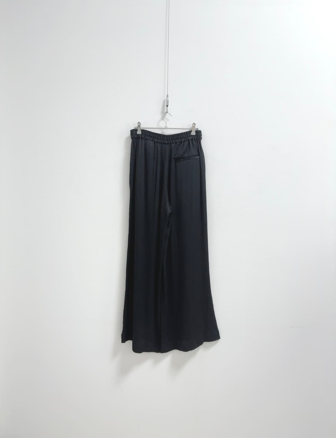 코스 텍스쳐 블랙 와이드레그 드로우스트링 팬츠  상품이미지5