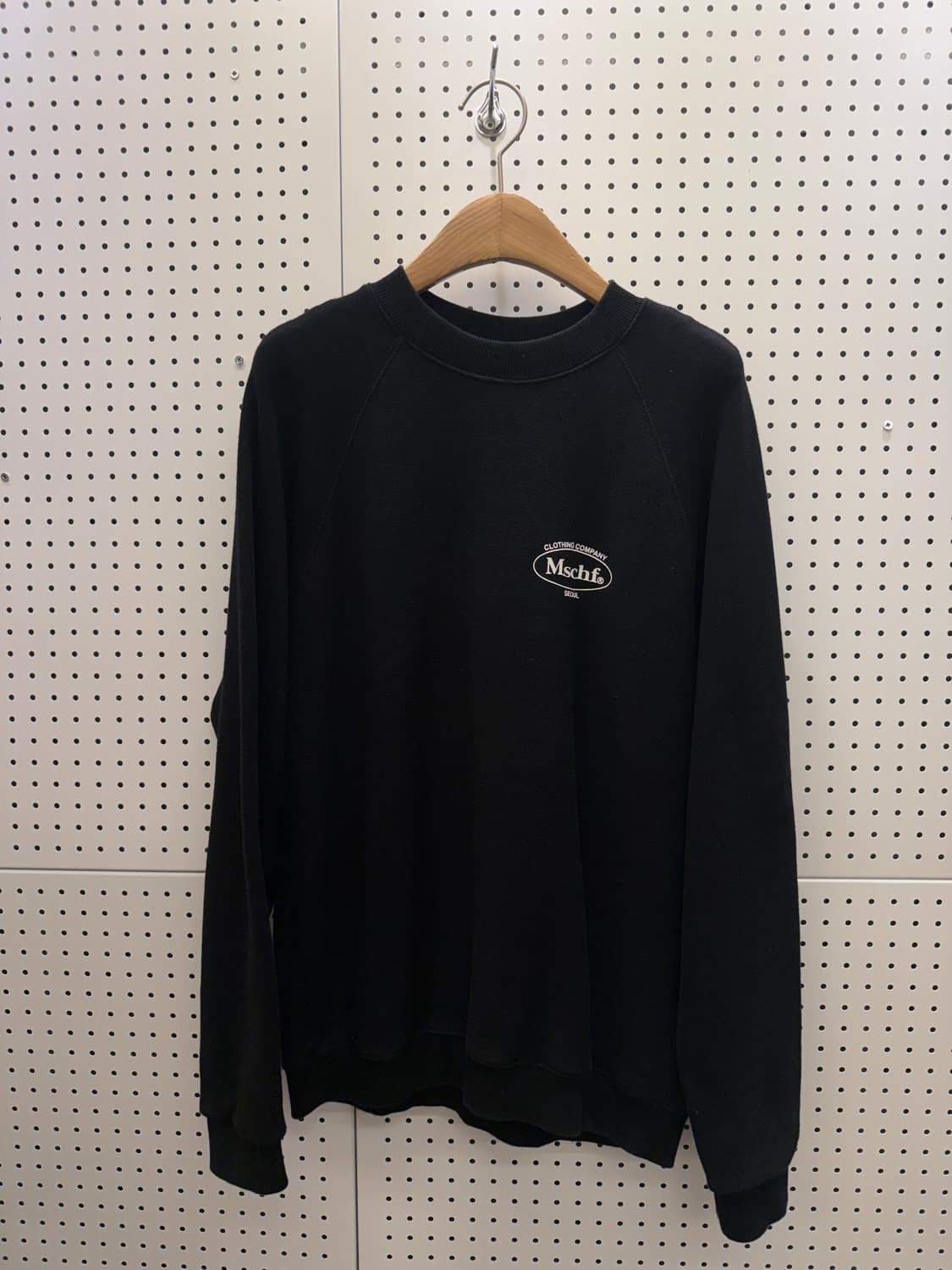 미스치프 스몰로고 블랙 맨투맨 U385 상품이미지2