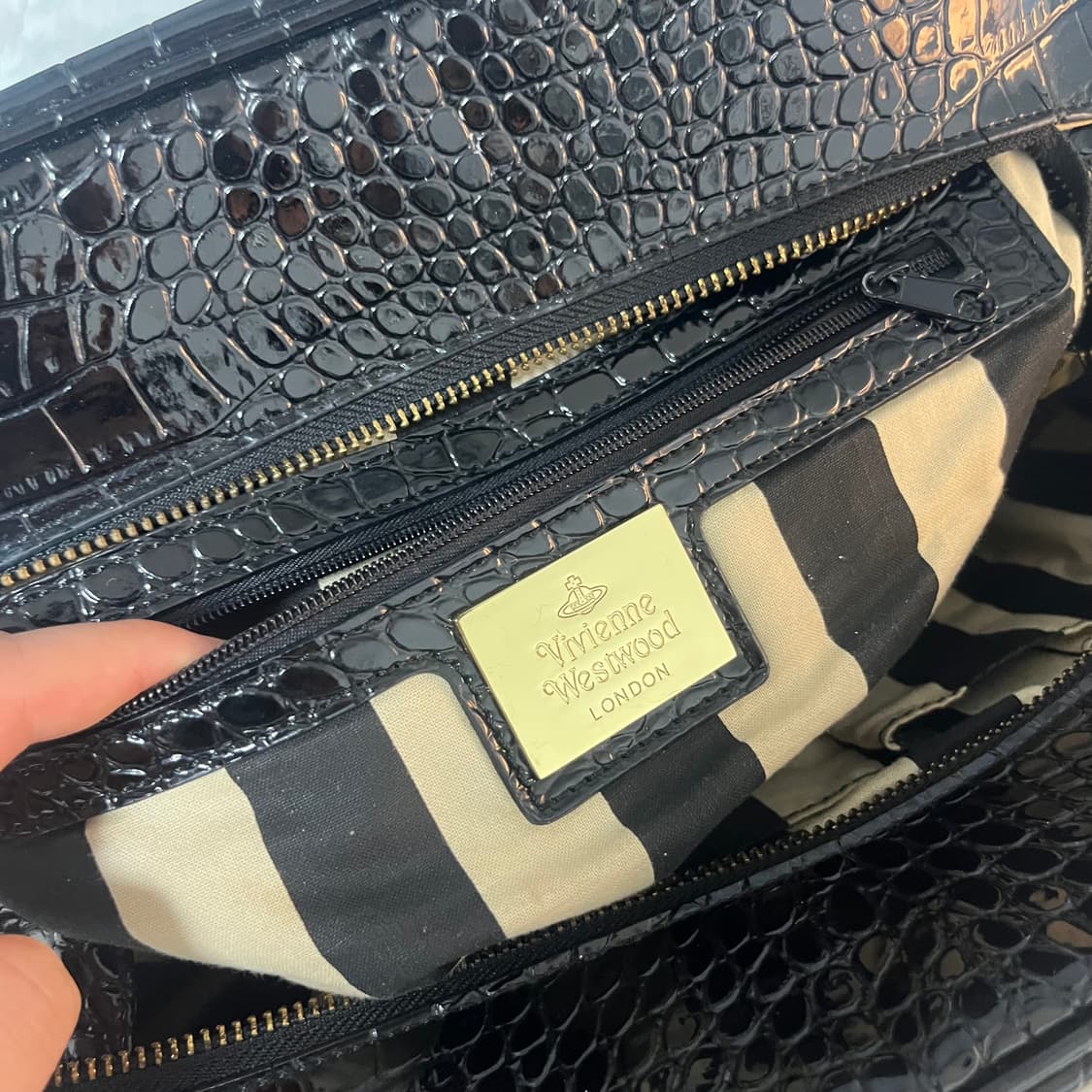 비비안웨스트우드 빅 숄더백 상품이미지8